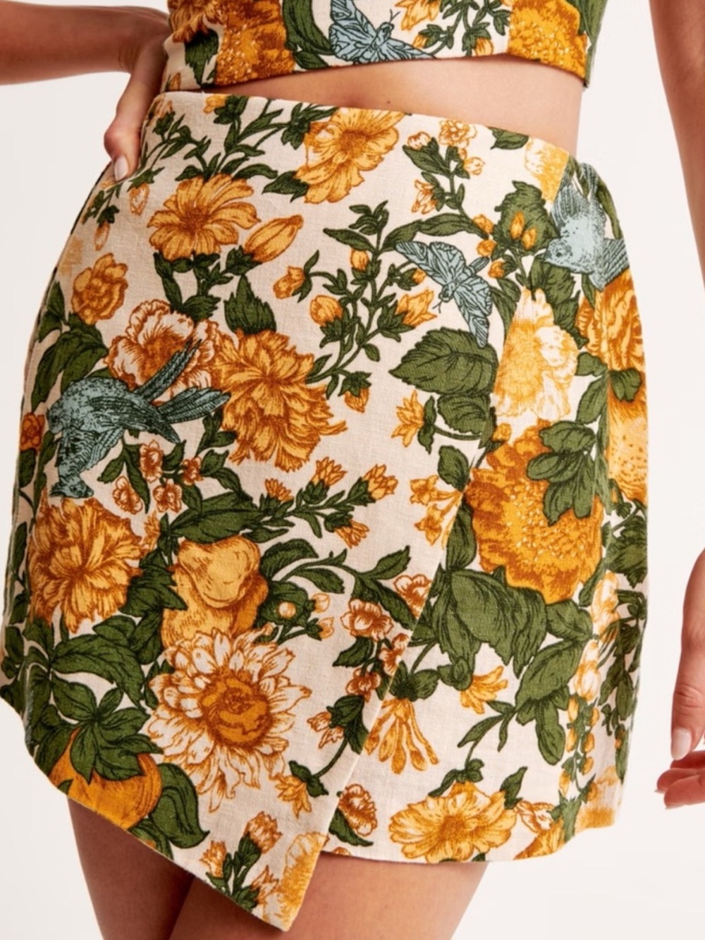 Abercrombie & Fitch Scarlett Linen Yellow Floral Mini Skort with Green Leaves